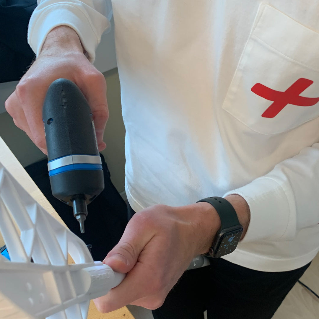 Innebandybladet är en av klubbans viktigaste komponenter där form och material kan förstärka individuell spelkänsla och spelbarhet. Bladguiden ger dig djupgående information om bladens egenskaper utifrån form och material för rätt val av innebandyblad.